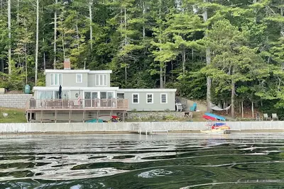 Image de Lake house w\/ deck overlooking Mousam Lake