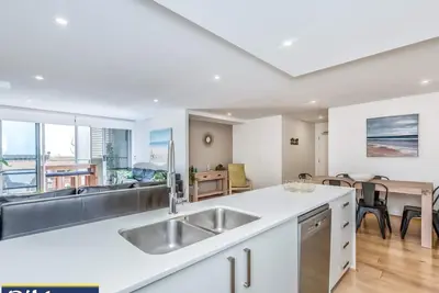 Image de 303 'The Shoal', 4-8 Bullecourt Street - Climatisation, Wifi, Netflix, vues, linge de maison et ascenseur