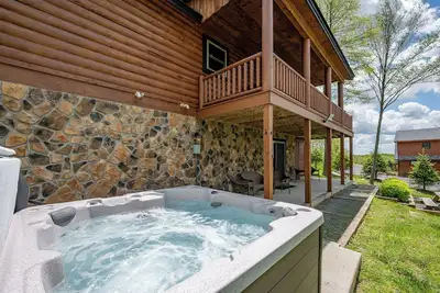 Image de Lac et domaine skiable avec climatisation centrale, foyer au gaz et table de billard!