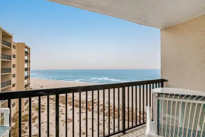 Image de Grande villa Pinnacle Port avec beaucoup de caractère et balcon - à quelques pas de la plage!