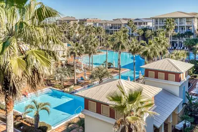 Image de \"Happy Place\" Seacrest Beach Penthouse + vaste balcon donnant sur la piscine lagon