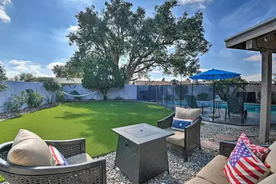 Image de Nouveau! Maison mise Ă jour avec piscine, 2 Mi de Tpc Scottsdale