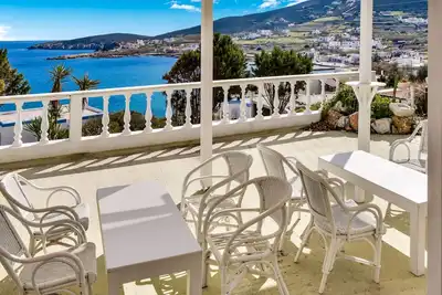 Image de Maison de vacances pittoresque à Syros avec balcon