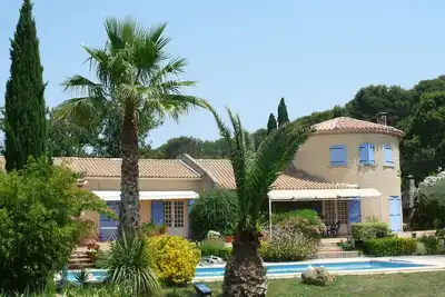 Image de Chambre d'Hôte dans Bastide 2 personnes dans parc arboré avec Piscine
