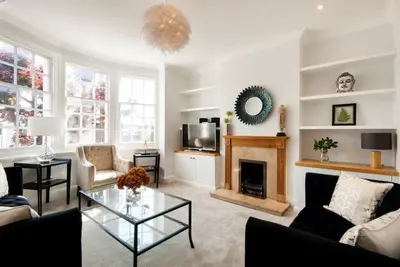 Image de Maison de famille moderne, proche des commodités et du train