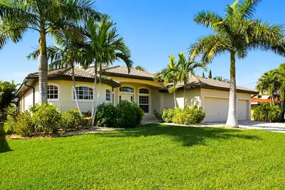 Image de Nouvelle Liste - incroyable 3 lits / 3 salles de bain piscine accès au golfe / spa à Cape Coral