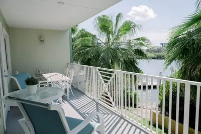 Image de Nouvelle Liste! Magnifique Condo Front De Mer DÉCORÉ. . . avec un parc aquatique!