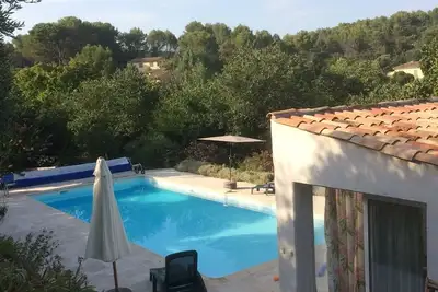 Image de studio independant dans villa grand terrain ideal pour votre animal de compagnie