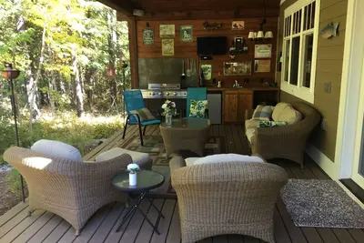 Image de Luxueuse maison unifamiliale sur le vert!