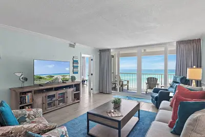 Image de Service De Plage Gratuit - Unité récemment rénovée 1072 - 2 chambres / 2 salles de bain face à la plage