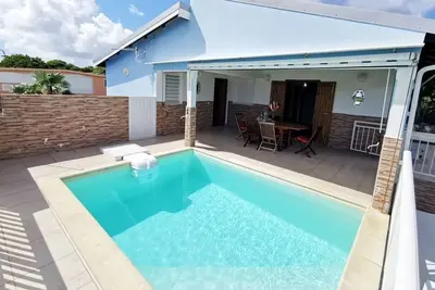 Villa à St François 3 chambres piscine - G005a