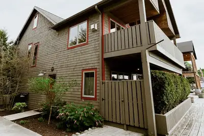 Image de Stunning views of Leland Harbor & Fishtown, and sunsets between the Manitou's!
