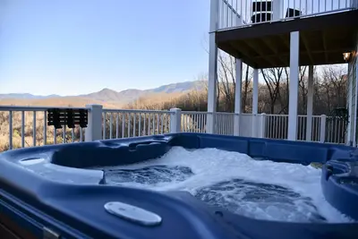 Image de Emplacement! Emplacement! 11 lits! Meilleures vues dans les Smokies! À quelques minutes de tout!