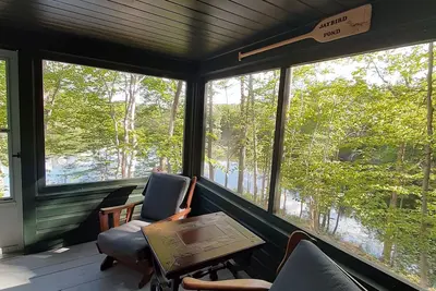 Image de Stand alone waterfront rustic cabin!