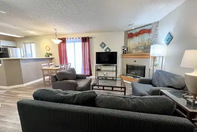 Image de Condo d'une chambre propre et confortable avec cuisine Ă Dtc
