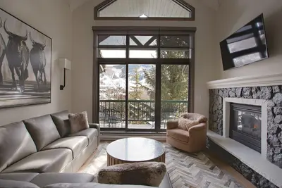 Image de Platinum 3bd / 3. 5ba REMODELw / 2 Ensuites! Ski In / Out, Top Flr, Vue Sur La Montagne!