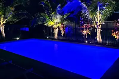 Image de 2 chalets loués ensemble avec une piscine chauffée incroyable! Près de la plage de Siesta et du Lido