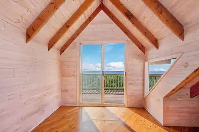 Image de Orchid Blue - Tri-Level home with Ocean Views