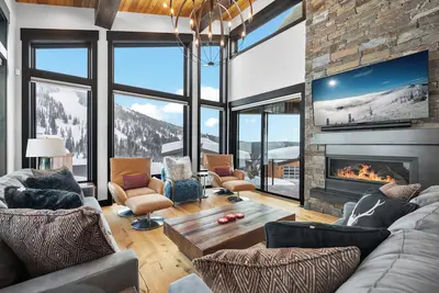 Image de Schweitzer Ski-in/Ski-out, Hot Tub, 4 kings, Short Walk to Village, New Build