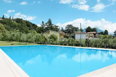 Image de Joli appartement avec Wifi, piscine, climatisation, Tv, terrasse, animaux admis et parking