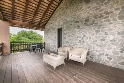 Image de Appartement dans une maison de vacances avec piscine, climatisation, Wifi, Tv, terrasse, parking