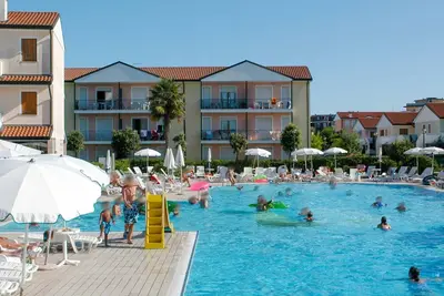 Image de Joli appartement pour 6 personnes avec Wifi, piscine, Tv, balcon, animaux admis et parking