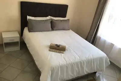 Image de Appartement moderne de 2 chambres à 13 km de l'aéroport Or Tambo