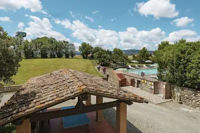 Image de Appartement dans une maison de vacances avec piscine, Wifi, Tv, terrasse, animaux admis, parking