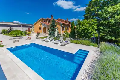 Image de Wonderful new villa, lush fenced garden, private pool