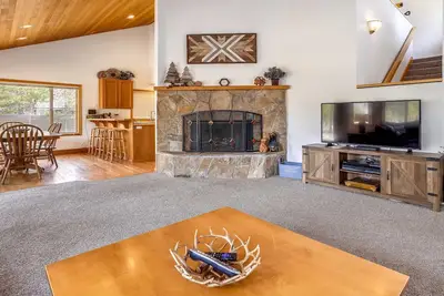 Image de 13 Modoc-Sunriver, Oregon: bain à remous, barbecue, WiFi, ping-pong, Foosall, Sharc Aquatics, Tubing Hill, Mt. Baccalauréat, Golf, Rivière Deschutes, Tennis, Pistes cyclables