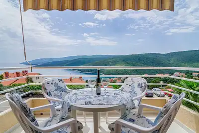 Appartement vue mer dans la belle Rabac pour une expérience de vacances unique