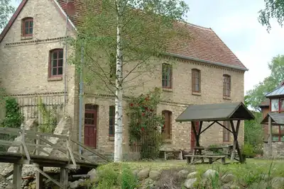 Image de Rosenhaus (Ă droite) du Wasserburg Liepen
