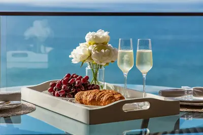 Image de Condo de luxe Mahana Oceanfront avec vue imprenable