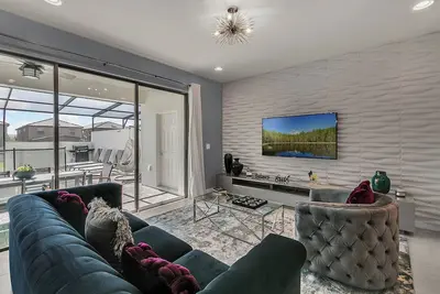 Image de 5 Bedrooms/4. 5 Bathrooms/Windsor Westside (8928sa)