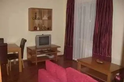 Image de Appartement de ski moderne, piscine intérieure partagée