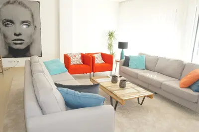 Image de Moderne, luxe, grande spacieuse 3 chambres, 2 piscines