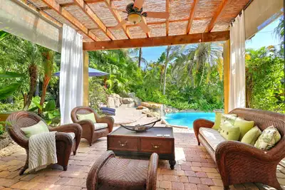 Image de Miami Boat Show cette semaine! Meilleures vacances Ă la magnifique villa tropicale de luxe!