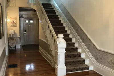 Image de Historic 1850's downtown home, located downtown, very close to Lake Shelbyville.