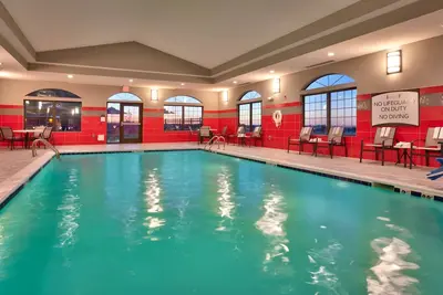 Image de Confortable, équipé, spacieux | Suite avec petit-déjeuner Gratuit, accès au bain à remous