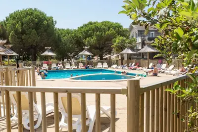 Image de Studio Avec Balcon Privé | Accès Piscine + Wi-Fi Gratuit