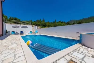 Image de Appartement de vacances avec piscine et jacuzzi
