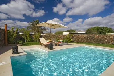 Image de Cozy Puerto Del Carmen Villa | 3 Bedrooms | Casa Los Volcanes | Perfect for families | Table tennis