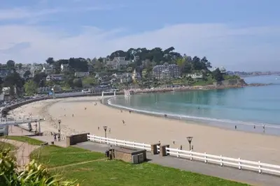 Image de Maison avec Jardin Clôturé, Parking, Proche Centre de Perros-Guirec, Quartier Calme