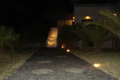 Image de Villa-Hones Relax House - 3 étages-5 chambres-piscine-Bbq-2000q. m. camp