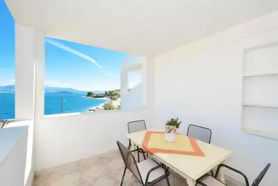 Image de Petra Arbanija - apt pour 5 + 1 Ă quelques pas de la plage