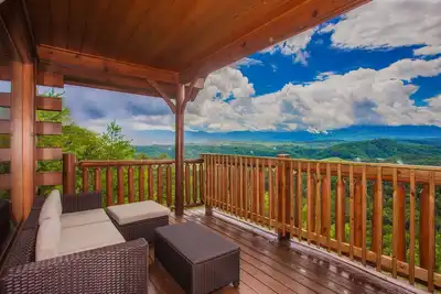 Image de Une vue agréable: des vues spectaculaires! Top commodités, escapade romantique, piscine du complexe, près des attractions!