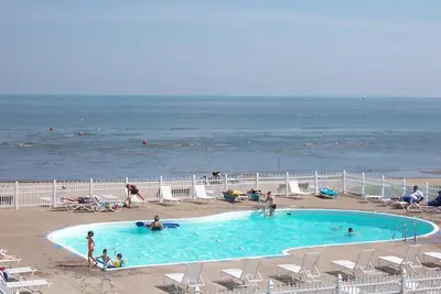 Image de ** Nouvelle Liste ** 212-F Waterfront: 1 Br slpees 6
