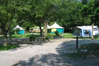 Image de Tente toilée pour 5 personnes au calme camping les prés