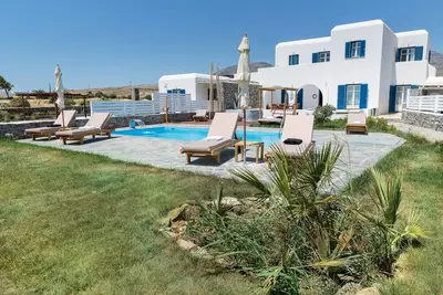 Image de Une excellente façon de profiter de 2 villas avec 2 piscines, 2 jacuzzis + vue sur la mer!