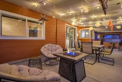 Image de 4br♔Broadmoor Retreat♞Hottub, Firepit, Near Trails